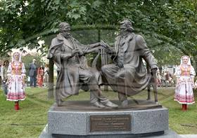 На территории Верхнего города открылся памятник В. Дунину-Марцинкевичу и С. Монюшко