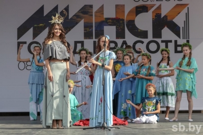 Праздник «Минск - город красоты» собрал возле Ратуши самых очаровательных девушек страны
