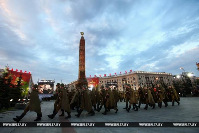 Праздничный концерт на Площади Победы &quot;А память священна&quot;
