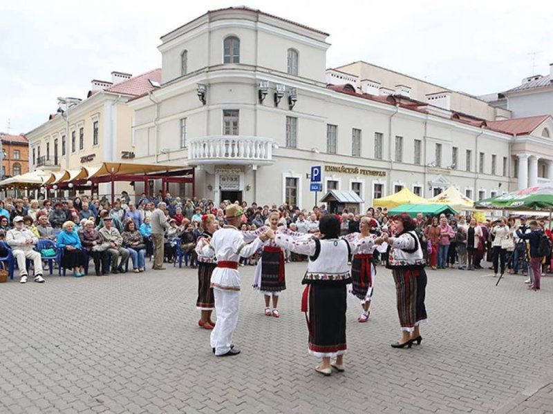 ВЕРХНИЙ ГОРОД ОКУНУЛСЯ В АТМОСФЕРУ ПРАЗДНИКА МОЛДАВСКОЙ КУЛЬТУРЫ
